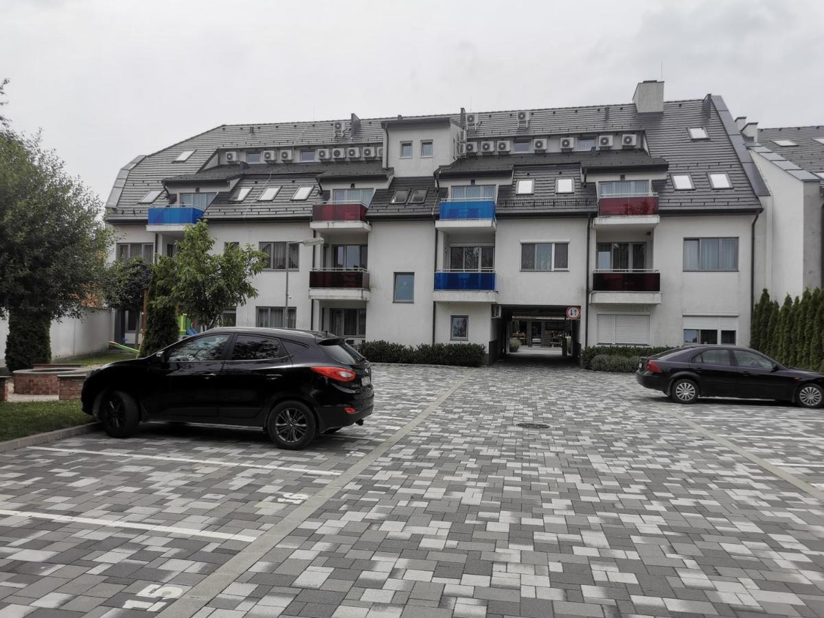 Szabo Apartman Шарвар Екстер'єр фото
