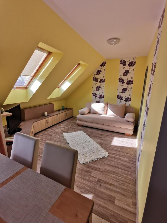 Szabo Apartman Шарвар Екстер'єр фото