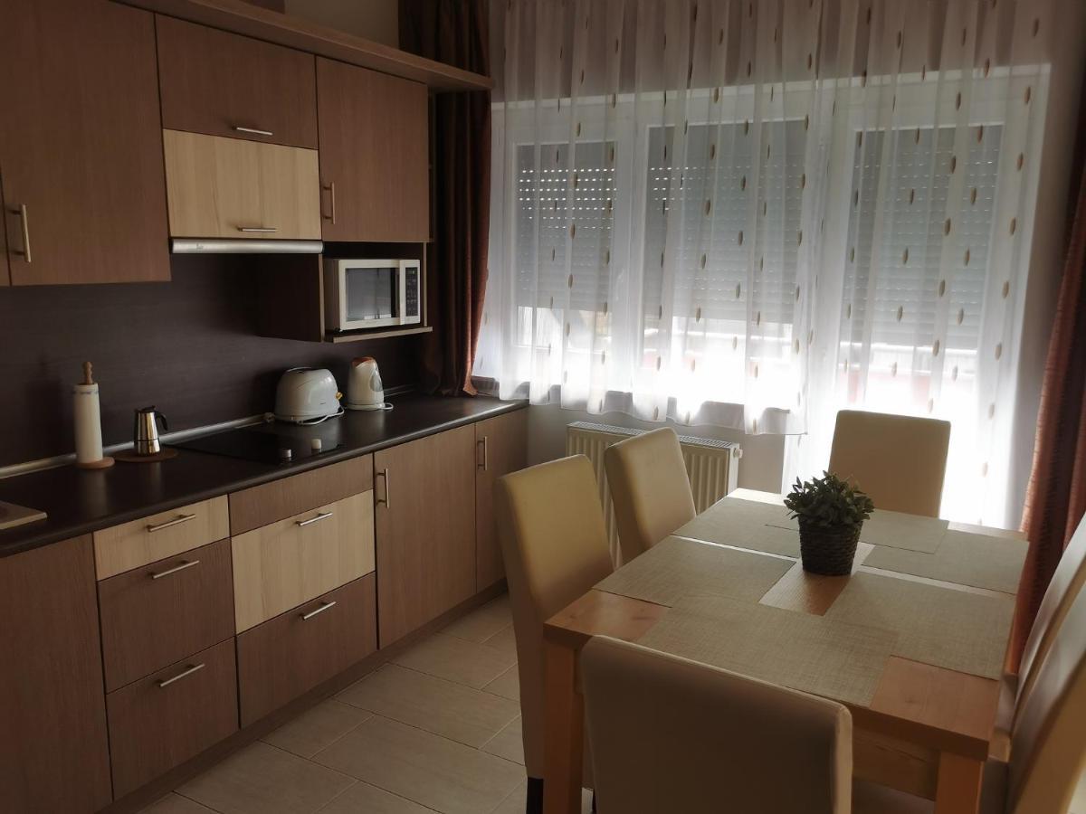 Szabo Apartman Шарвар Екстер'єр фото