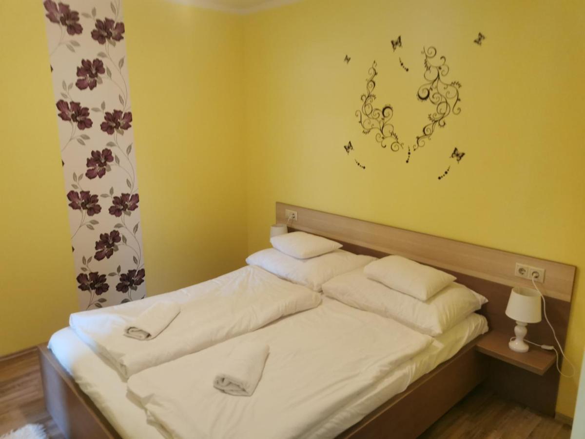 Szabo Apartman Шарвар Екстер'єр фото