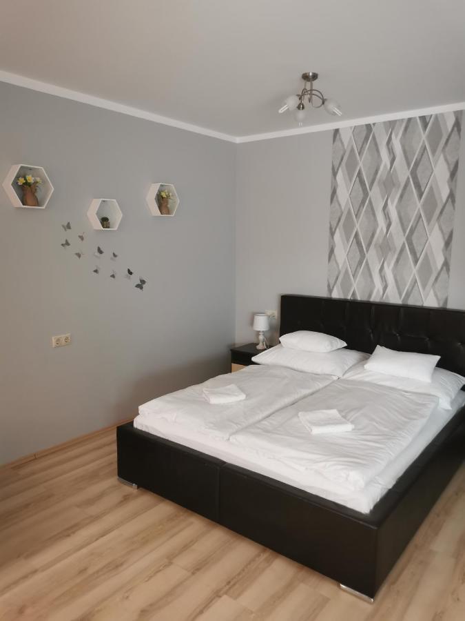Szabo Apartman Шарвар Екстер'єр фото